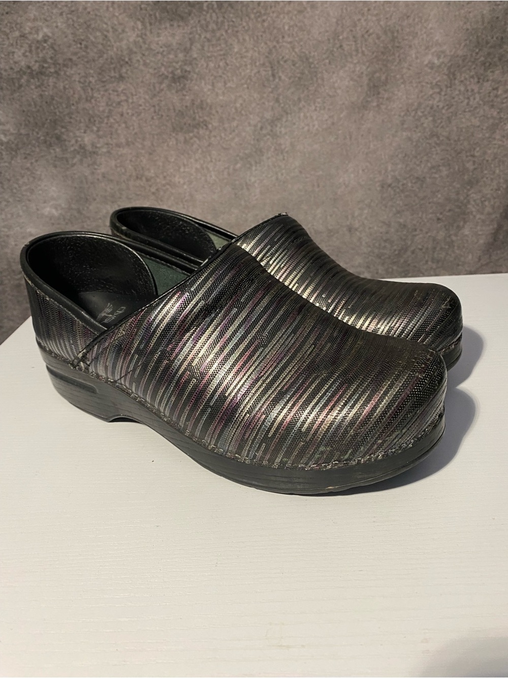 Dansko Professional Clogs Women's Size 39 Metallic Black Silver Striped Comfort